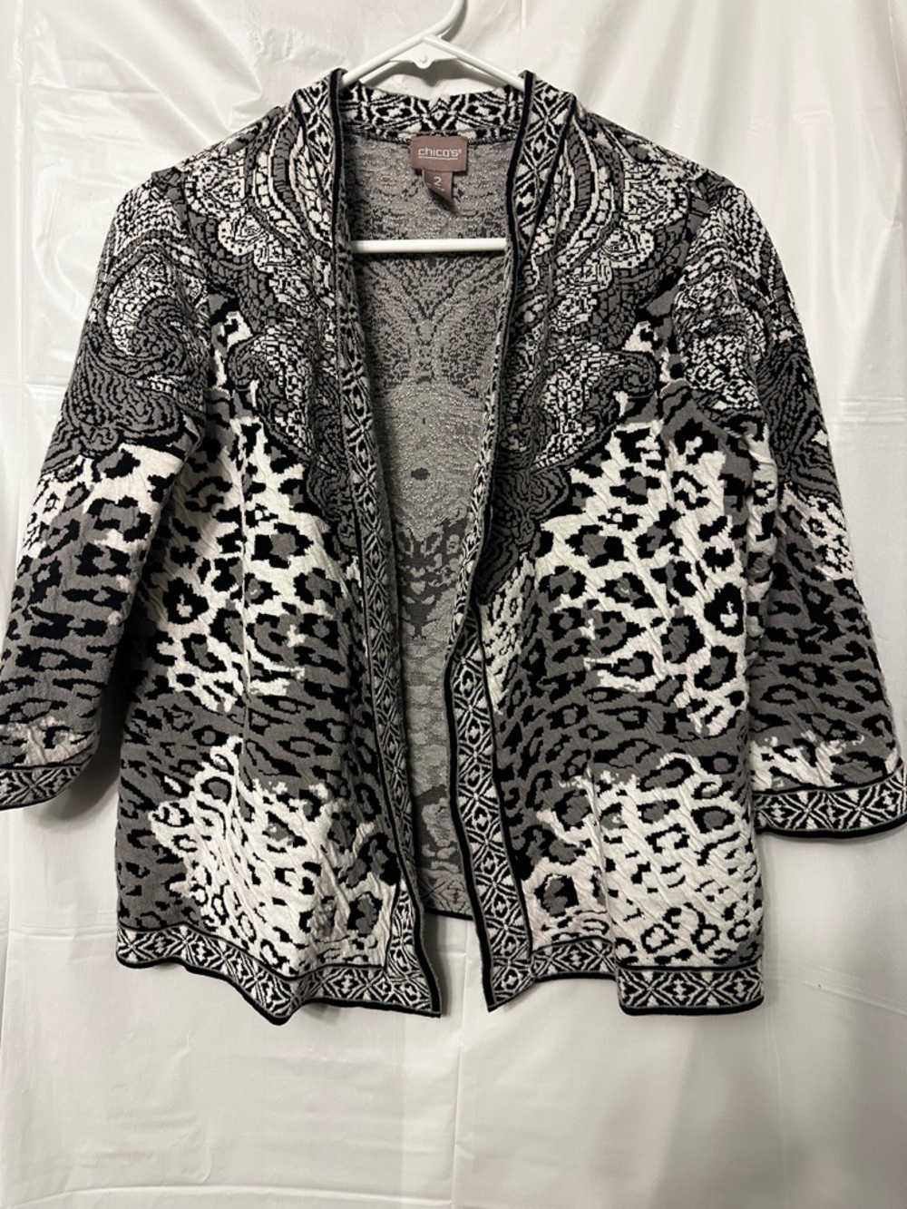 Chico's Black and White Knit Cardigan size 2 (Large)